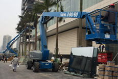 橫琴地區(qū)廣告旗安裝作業(yè)車與電臺設備作業(yè)車日租價格及工程機械租賃指南